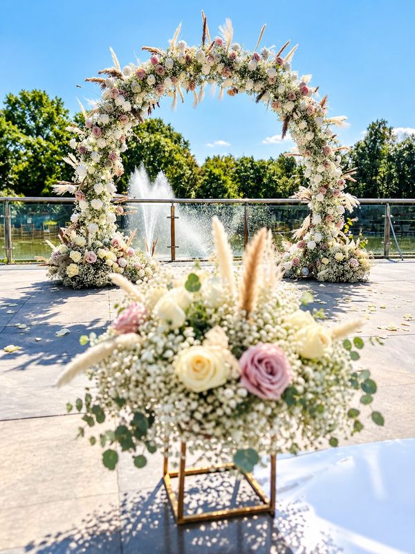 Floral ring arch with bouquet and fountain